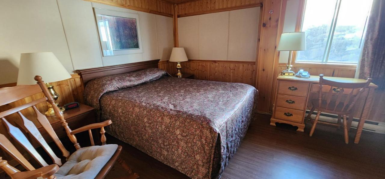 Auberge Motel 4 Saisons Blanc-Sablon Esterno foto