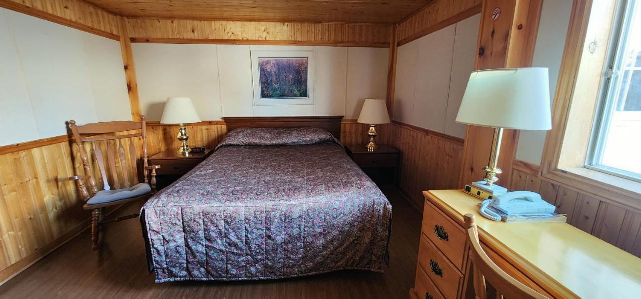 Auberge Motel 4 Saisons Blanc-Sablon Esterno foto